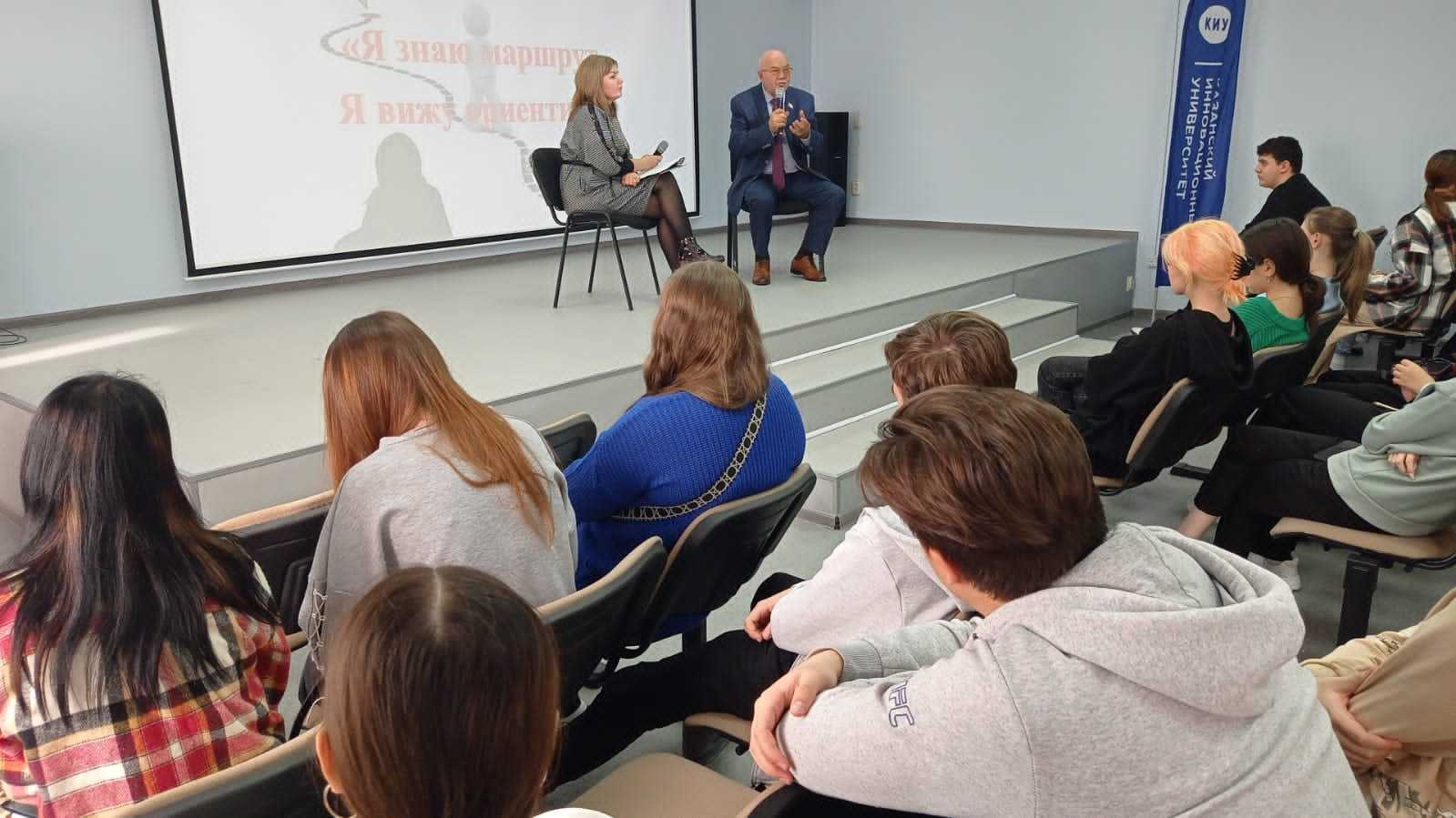 Кто главнее: проректор, декан или заведующий
